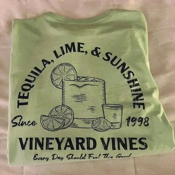 Unisex Size SMALL Long Sleeve Vineyard Vines Shirt - Picture 4 of 4